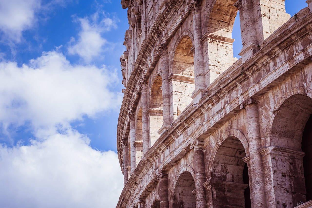 Colosseumul din Roma: O Călătorie în Trecutul Glorios al Romei Antice